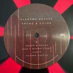 LP Alabama Shakes – Sound & Color (Black & Magenta Pinwheel Vinyl) - Imagem 6