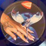 Kali Uchis – Isolation (Opaque Blue Vinyl) - Imagem 4