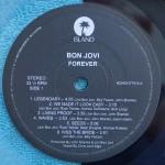Bon Jovi – Forever (Black & Clear Split Vinyl) - Imagem 3